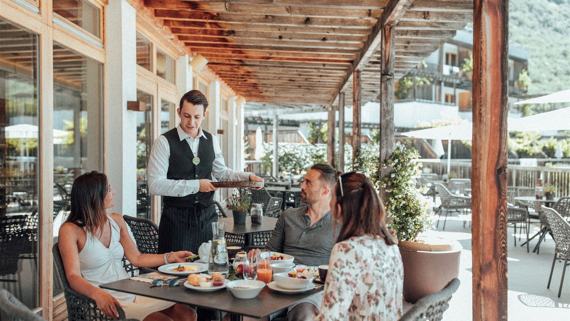 Bio-Wellness-Hotel theiner’s garten sucht Sie! Bio-Wellness-Hotel theiner’s garten sucht Sie!